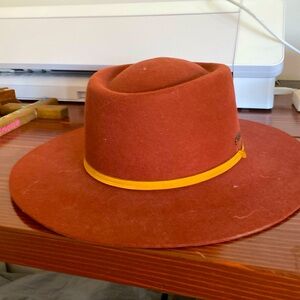Gigi Pip 100% Australian Wool hat.  🎩 worn 1 time.